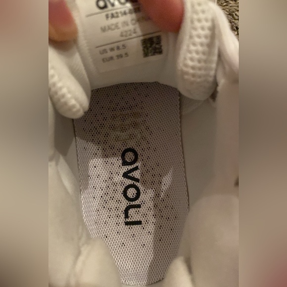 Avoli VOL || Mid White Gum
Size 8.5
Barely Worn
In Good Shape - Picture 3 of 3